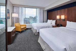 Residence Inn By Marriott Berkeley客房内的一张或多张床位