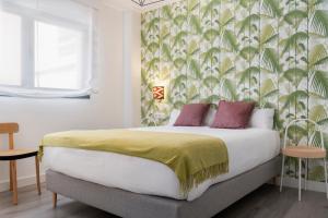 Ein Bett oder Betten in einem Zimmer der Unterkunft Suites Maestranza - Herrería by Magno Apartments
