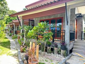 Φωτογραφία από το άλμπουμ του Ibiza Bungalows σε Haad Yao