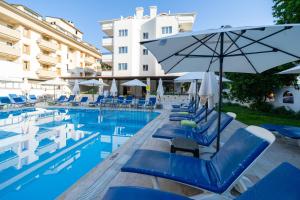 The swimming pool at or close to Private Hotel