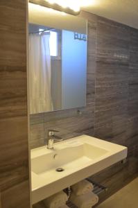 A bathroom at Ammos Apartments