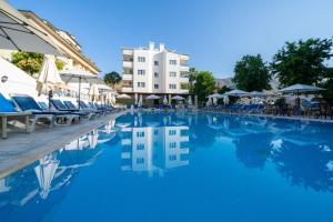 The swimming pool at or close to Private Hotel