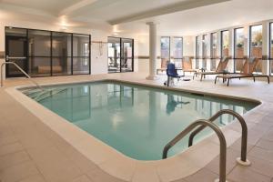 a swimming pool in a hotel lobby with a pool at Courtyard by Marriott Salisbury in Salisbury