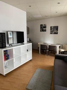 TV a/nebo společenská místnost v ubytování Raekoja Boutique Residence