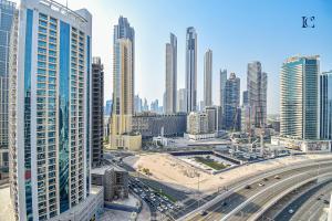 Nespecifikovaný výhled na destinaci Dubaj nebo výhled na město při pohledu z apartmánu