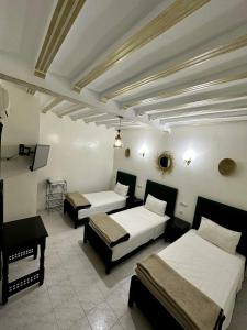 Tempat tidur dalam kamar di Hôtel Restaurant Zaghro