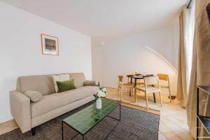 Amazing and cosy apartment rue des Petites Ecuries 4P1BR