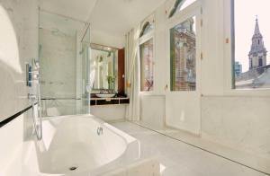 Bagno di Párisi Udvar Hotel Budapest, part of Hyatt