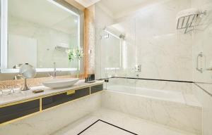 Bagno di Párisi Udvar Hotel Budapest, part of Hyatt
