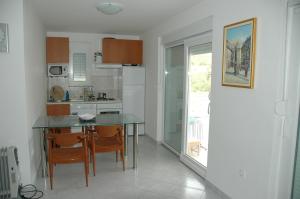 Una cocina o zona de cocina en Apartments Ani