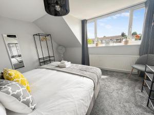 a bedroom with a bed and a large window at The Reading Gem in Reading