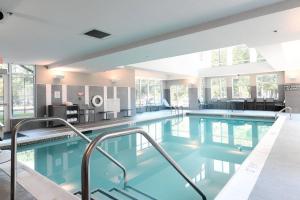 Swimming pool sa o malapit sa Residence Inn Richmond