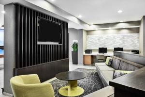 Posezení v ubytování SpringHill Suites Phoenix Tempe Airport