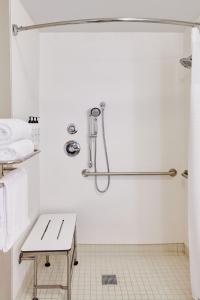 Koupelna v ubytování SpringHill Suites Phoenix Tempe Airport