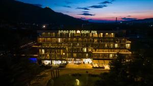 Nespecifikovaný výhled na hory nebo výhled na hory při pohledu z hotelu