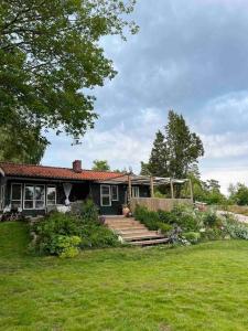 Fotografie z fotogalerie ubytování House with a lovely nature garden close to the sea v destinaci Sörtegen
