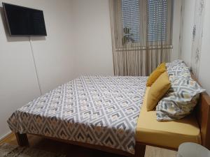 Postel nebo postele na pokoji v ubytování Apartman U2