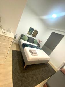 Letto o letti in una camera di Barcelona Chic Apartments- Free PARKING - 10 min from BCN city centre by metro