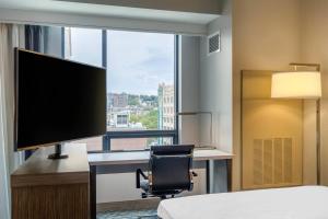 TV a/nebo společenská místnost v ubytování Residence Inn Providence Downtown