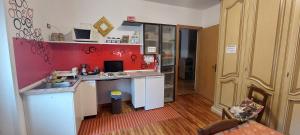 a kitchen with a sink and a counter top at B&B da Gi&Jo in Forgaria nel Friuli
