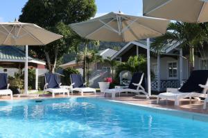 Bazén v ubytování Hotel La Roussette nebo v jeho okolí