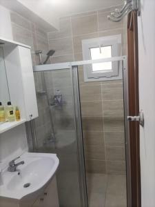 a bathroom with a shower and a sink at Bodrum / Relaxing, swimming, sunshine and sunbathing! in Gürece