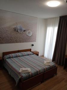 Een bed of bedden in een kamer bij Oasi Mamma dell'Amore & Villaggio della Gioia