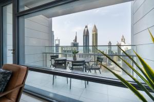 Posezení v ubytování Bright and central Index Tower DIFC by Suiteable