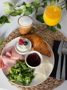 Opções de café da manhã disponíveis para hóspedes em Suite Royale Hotel Ferme Du Château Fontaine