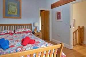 a bedroom with a bed with red and blue pillows at Finest Retreats - Buzzards View in Eglwys-Fâch