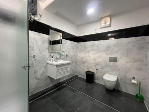 Ванная комната в Aara Holiday Home