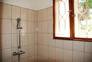 Alison & Dave's Guesthouse tesisinde bir banyo +37 fotoğraf