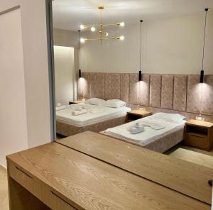 Postel nebo postele na pokoji v ubytování Karos Hotel Llaman