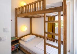 a bunk bed in a room with a bunk bed in a house at Casa Tuia Resort in Carvoeiro