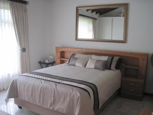 Postel nebo postele na pokoji v ubytování Swallows Nest B&B