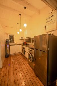 Köök või kööginurk majutusasutuses Between2Waters Chalet rental car offered