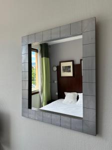 Postel nebo postele na pokoji v ubytování Hôtel Du Centre Annemasse