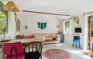 A seating area at Stunning Home In Ask With Kitchen