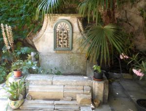 Zahrada ubytování Logis de La Meschaussée, dans donjon du XIe siècle