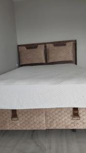 Ein Bett oder Betten in einem Zimmer der Unterkunft Modern apartment