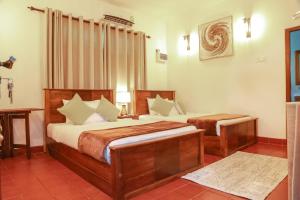 a bedroom with two beds in a room at Tepraas Sigiriya in Sigiriya