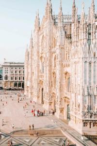 a view of the facade of a cathedral at The Boutique Houses Milan - Galleria - With Private Parking in Milan