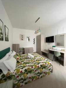 a bedroom with a bed and a desk and a sink at Colibri B&B in Sciacca