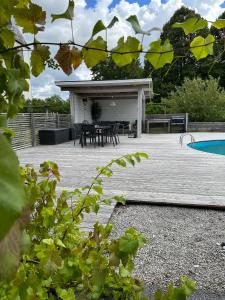 a patio with a table and chairs next to a pool at Hangvar Skola, Bildsalen in Lärbro