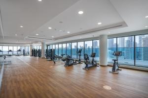 Fitness centrum a/nebo fitness zařízení v ubytování Bright 1-Bed Apartment with Burj Khalifa view