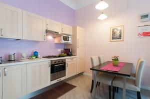 Kuchyň nebo kuchyňský kout v ubytování Il Cortiletto