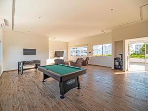 a living room with a pool table in it at Depa de lujo en Acapulco diamante con club de playa a pie-Precio especial in Acapulco