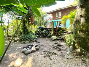 Um jardim em Casa Selva - Vila do Abraão - Ilha grande