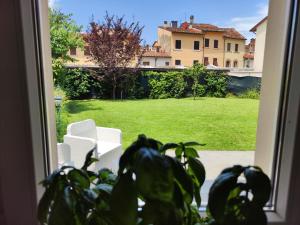 A garden outside Casa di Pietro Aretino, Arezzo Centro Storico 4-8 letti