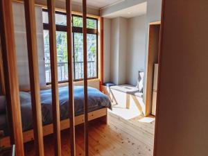 Ein Bett oder Betten in einem Zimmer der Unterkunft kazeto